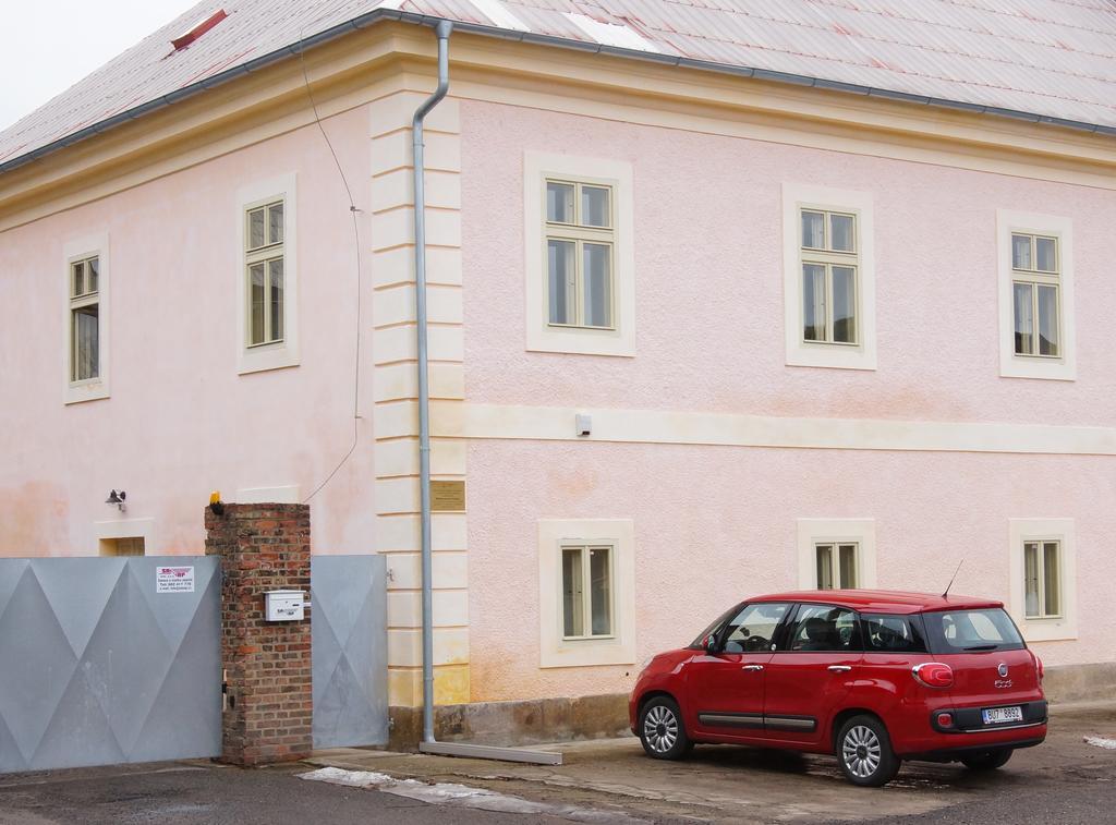 Apartmany U Komina Terezín Eksteriør billede